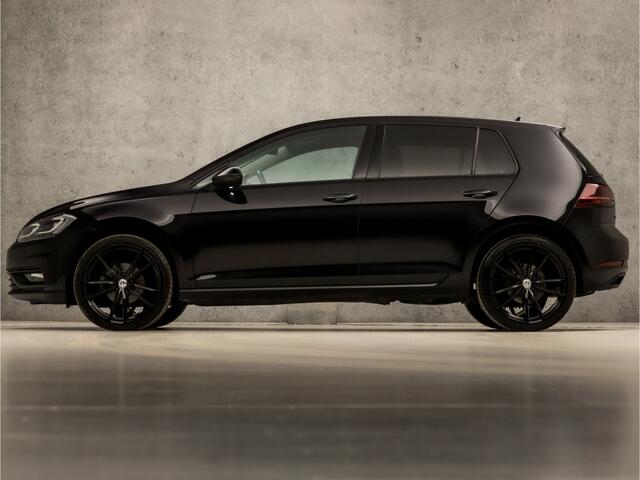 Volkswagen GOLF 1.0 TSI Sportline (APPLE CARPLAY, BLACK EDITION, CLIMATE, LED KOPLAMPEN, STOELVERWARMING, DYNAMISCHE KNIPPERLICHTEN, CAMERA, SPORTSTOELEN, ADAPTIVE CRUISE, GETINT GLAS, NIEUWSTAAT)