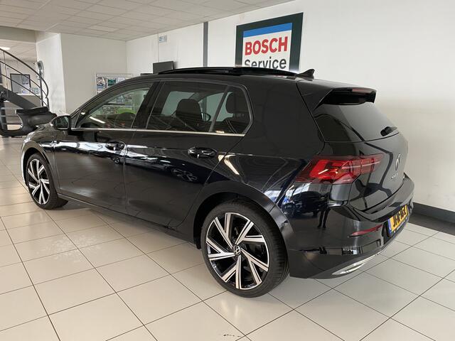 Volkswagen GOLF 1.4 eHybrid Style Panorama dak / / Apple Carplay android / 18 inch velgen