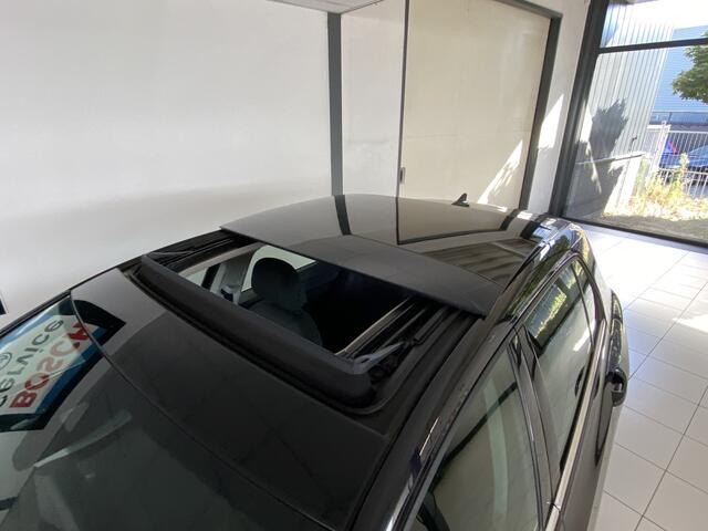 Volkswagen GOLF 1.4 eHybrid Style Panorama dak / / Apple Carplay android / 18 inch velgen