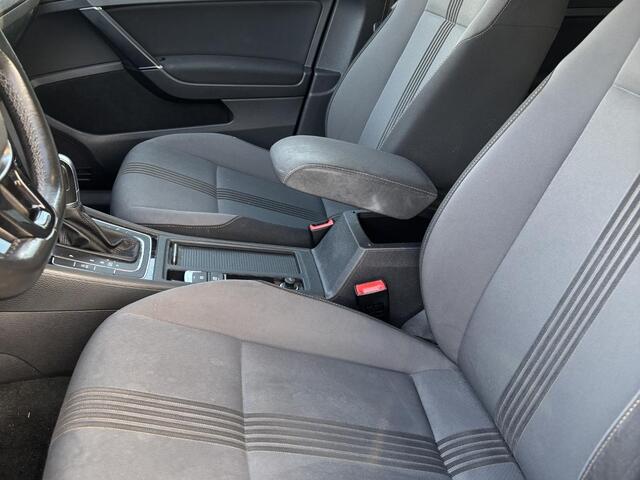 Volkswagen GOLF Variant 1.4 TSi 125 Pk Automaat Connected Series | Camera | CarPlay | Trekhaak | Stoelverwarming | LED | Climate Control | Navigatiesysteem | Privacy Glass | 16 Inch