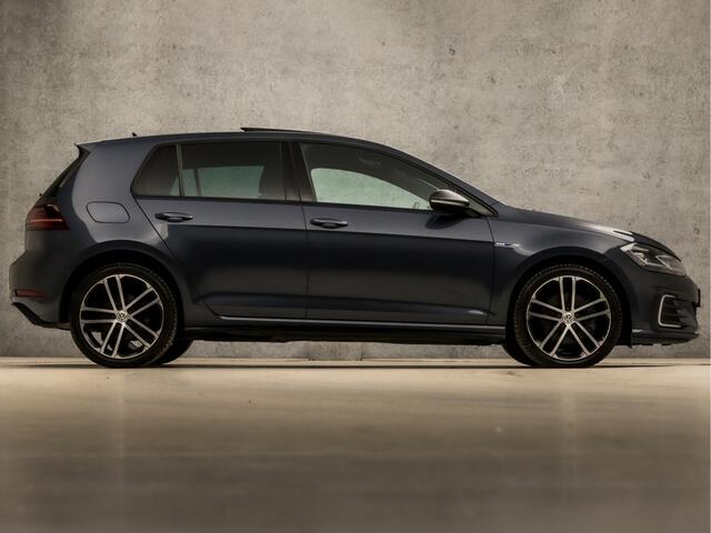 Volkswagen GOLF 1.4 TSI PHEV GTE 204Pk Automaat (SCHUIFDAK, VIRTUAL COCKPIT, MEMORY SEATS, LEDER, APPLE CARPLAY, CAMERA, STOELVERWARMING, GETINT GLAS, ADAPTIVE CRUISE, KEYLESS, NIEUWSTAAT)