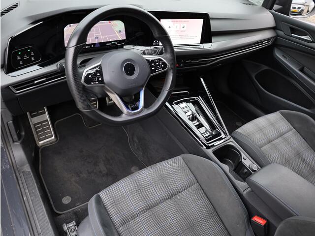 Volkswagen GOLF 8 GTE 245PK | Achteruitrijcamera | Stoel&Stuurverwarming | Carplay/Android | Trekhaak | Getint Glas |