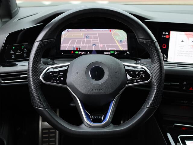 Volkswagen GOLF 8 GTE 245PK | Achteruitrijcamera | Stoel&Stuurverwarming | Carplay/Android | Trekhaak | Getint Glas |