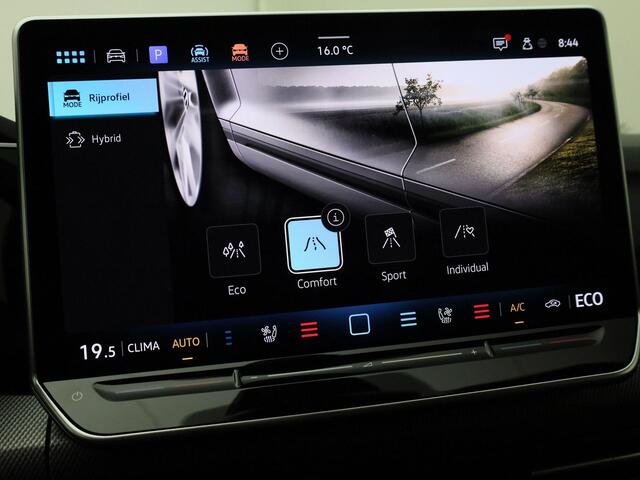 Volkswagen GOLF 1.5eHybrid 200kW/272PK GTE · Panoramadak · Trekhaak · Leder · Camera · Elektrische stoel verstelling · Garantie tot maart 2030 of 100000km.