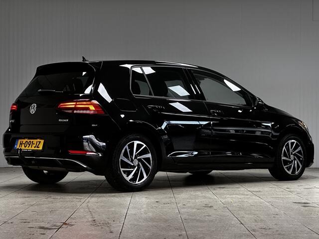 Volkswagen GOLF 1.5 TSI Highline/ Facelift!/ Trekhaak/ Apple + Android/ 16'' LMV/ Stoelverw./ Extra getint glas/ PDC V+A/ Navi/ Adaptive Cruise/ Multi. LEDER. Stuur/ Mistl./ LED Dagrijverl.
