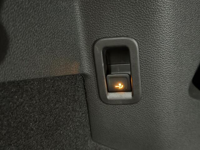 Volkswagen GOLF 1.5 eTSI R-Line Pano / 360 / H&K / Trekhaak