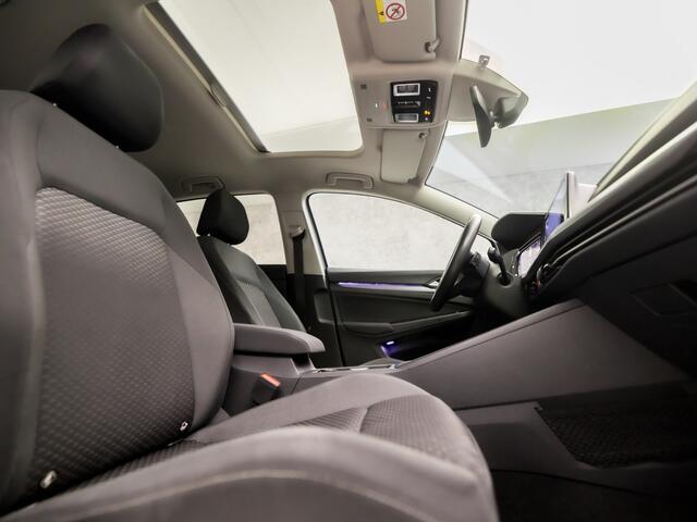 Volkswagen GOLF 1.0 TSI Sport Automaat (SCHUIFDAK, APPLE CARPLAY, STUUR/STOELVERWARMING, DYNAMISCHE KNIPPERLICHTEN, SFEERVERLICHTING, CAMERA, KEYLESS, ADAPTIVE CRUISE, NIEUWSTAAT)