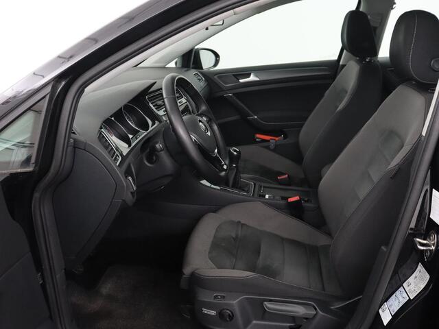 Volkswagen GOLF 1.5 TSI Comfortline Business | Trekhaak | Stoelverwarming | Massage | Carplay | Navigatie | Parkeerhulp | Adaptive cruise | Climate control | LED | Bluetooth