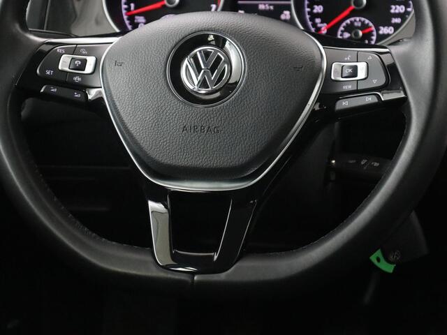 Volkswagen GOLF 1.5 TSI Comfortline Business | Trekhaak | Stoelverwarming | Massage | Carplay | Navigatie | Parkeerhulp | Adaptive cruise | Climate control | LED | Bluetooth