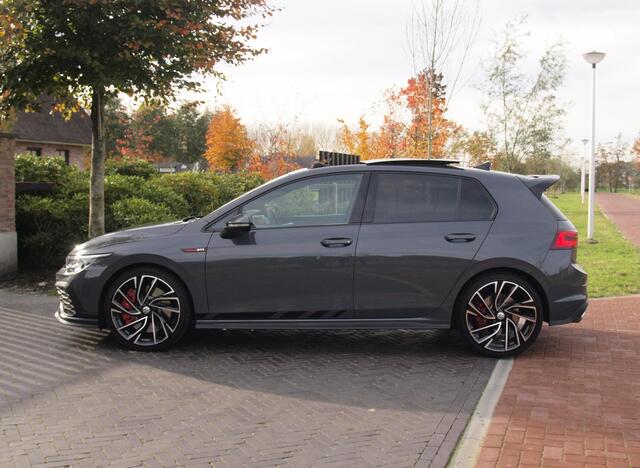 Volkswagen GOLF 2.0 TSI GTI | Panoramadak | Camera | Apple Carplay | Cruise Control | Automaat |