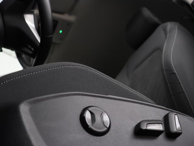 Volkswagen GOLF 1.4 eHybrid Style | Stoelverwarming | Massage | Carplay | Sfeerverlichting | Navigatie | Memory | Adaptive cruise | Full LED | Parkeerhulp | Getint glas | PHEV | Plug In