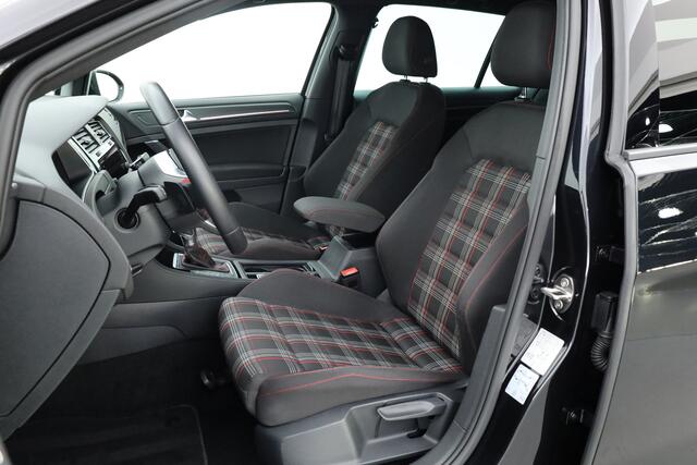 Volkswagen GOLF 2.0 TSI GTI Performance | Digi. Dashboard | 18'' | Apple CarPlay | Camera | Adapt. Cruise | Stoelverw.