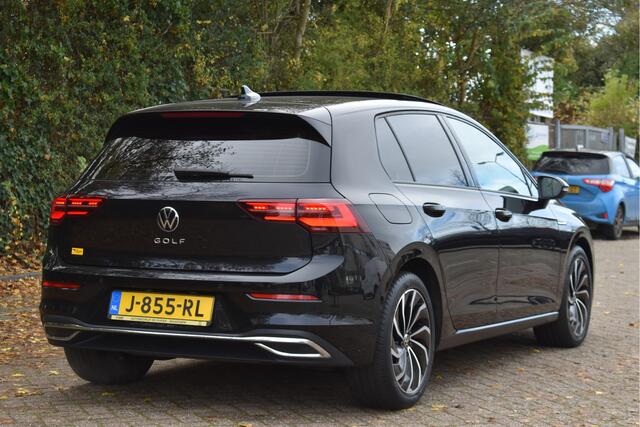 Volkswagen GOLF 1.5 eTSI 1st Edition | Open dak | Virtual Cockpit | Carplay | Massagestoel | Nav | Adapt.CC | DAB | Full LED | Compleet