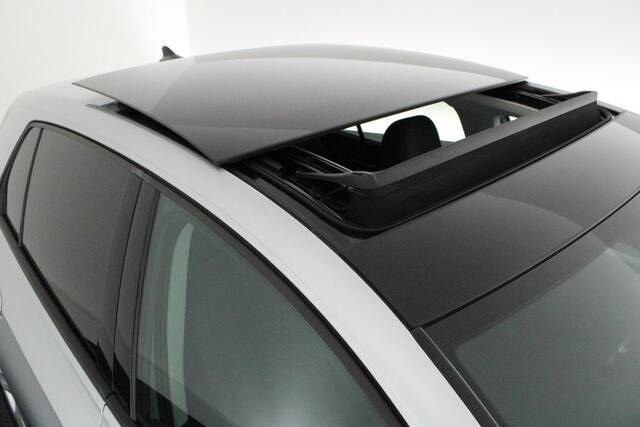 Volkswagen GOLF 1.5 TSI Comfortline Trekhaak Panoramadak Navigatie Stoelverwarming
