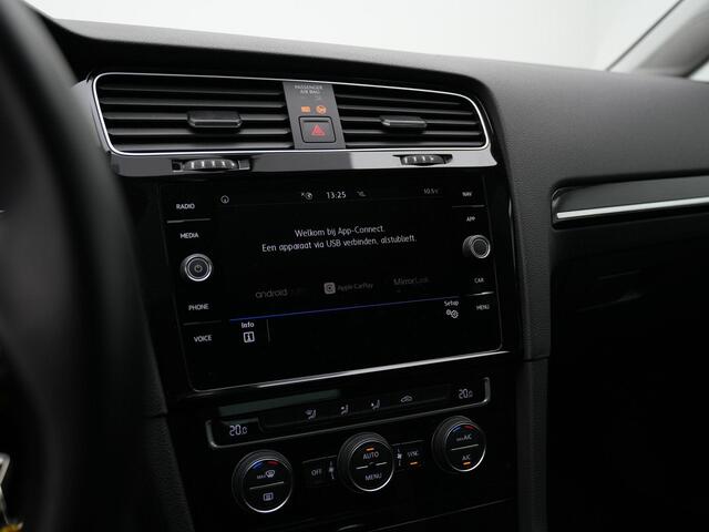 Volkswagen GOLF 1.0 TSI 115 pk Highline | Panoramadak | Trekhaak | Alcantara | Virtual Cockpit | Adaptive Cruise