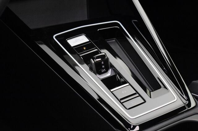 Volkswagen GOLF 1.5eTSI/150PK R-Line Blackstyle DSG · Panoramadak · Camera + Parkeersensoren · Appel/Android carplay · Garantie tot december 2025