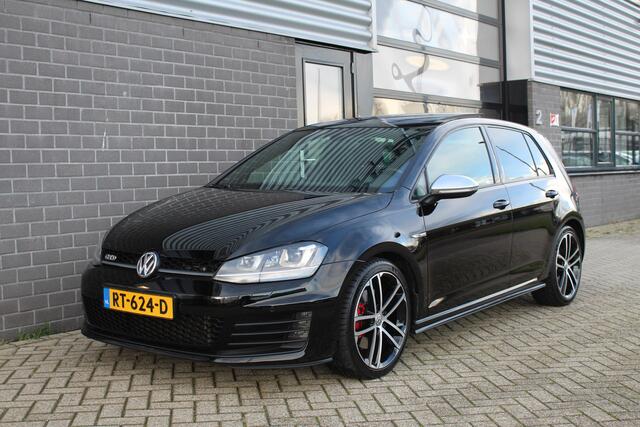 Volkswagen GOLF 2.0 TDI GTD / Panoramadak / Led / Stoelverwarming