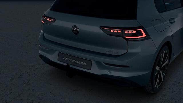 Volkswagen GOLF 1.5 eHybrid 204 6DSG eHybrid Life Edition Automaat | Trekhaak, elektrisch uitklapbaar, mechanisch inklapbaar | Panoramisch schuif-, kanteldak, elektrisch bedienbaar | Koplampverlichting LED Matrix (IQ.Light)
