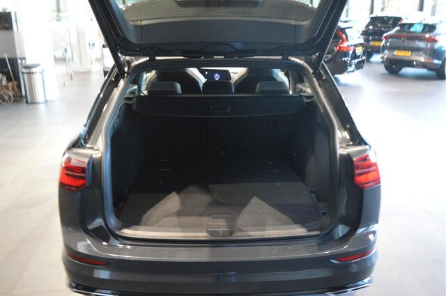 Volkswagen GOLF 1.5 eTSI 3X R-LINE navi pano camera trekhaak 18 inch 150 pk !!