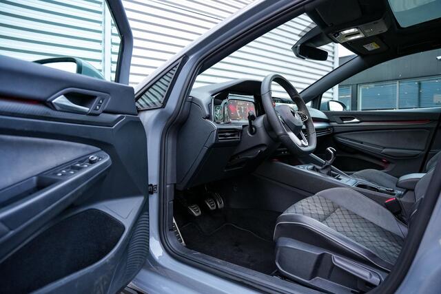 Volkswagen GOLF 1.5 eTSI R-Line Business Panodak IQ Light Camera DAB+ ACC Navigatie Stoel-stuurverw. LPG Alcantara