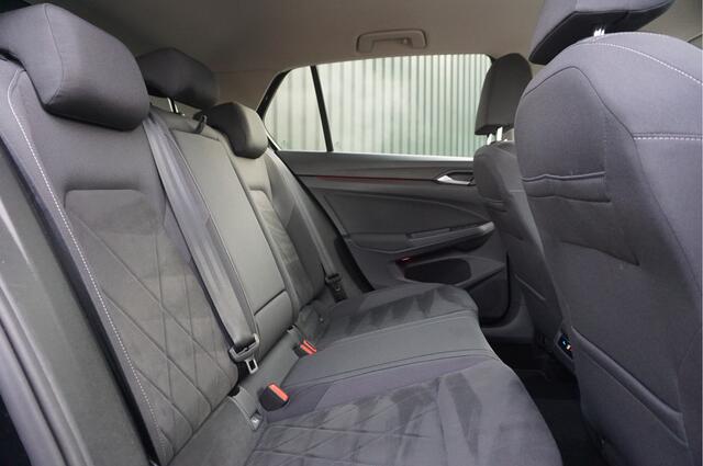 Volkswagen GOLF 1.4 eHybrid Style PHEV + Carplay/ Camera/ Memory Stoelen/ Virtual Cockpit/ Garantie!