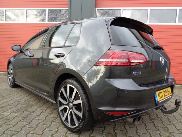 Volkswagen GOLF 1.4 TSI GTE 150PK Leer Pano-Dak Clima Cruise NL-Auto Trekhaak Automaat