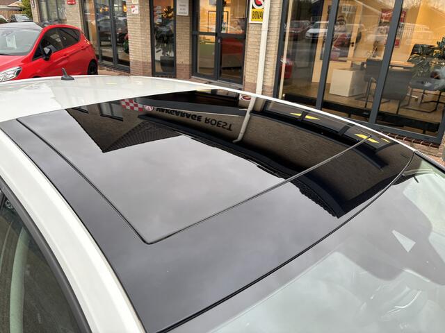 Volkswagen GOLF 5DRS 1.5 TSI R-Line Automaat Full LED / Panoramadak / Digi-dash