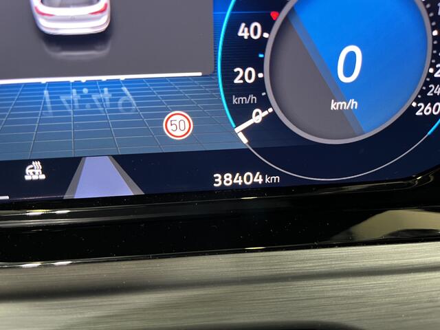 Volkswagen GOLF 1.5 TSI Style / HARMAN KARDON/ ELEKTR. STOEL/ KEYLESS/ STOEL-STUUR VERWARM./ PARK. SENSOREN + CAMERA/ APP-CONNECT/ NAVI/ DIGITAL DASH/ ADAPT. CRUISE/ CLIMA