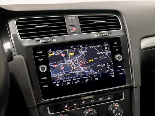Volkswagen GOLF 1.0 TSI Highline Sportline Automaat (APPLE CARPLAY, GROOT NAVI, STOELVERWARMING, GETINT GLAS, ALCANTARA, ADAPTIVE CRUISE, SPORTSTOELEN, LM VELGEN, PARKEERSENSOREN, NIEUWSTAAT)