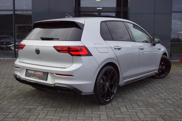 Volkswagen GOLF R-Line black1.5 TSI DSG 150pk/ Panodak /19 Inch LM/ IQ LED / App-Connect/Camera/Navi