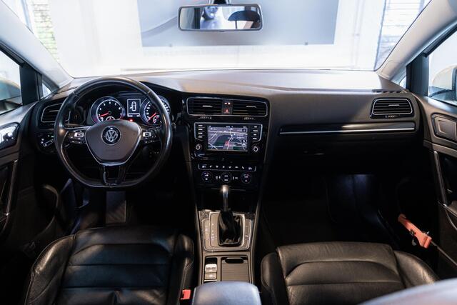 Volkswagen GOLF 1.4 TSI Connected Series PANO | LED | LEDER | ELEKTRISCHE STOEL | STOELVERWARMING | DEALER ONDERHOUDEN | TREKHAAK