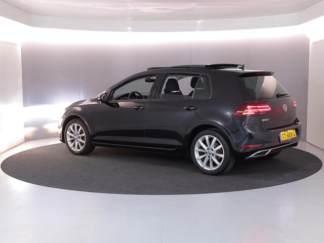 Volkswagen GOLF 1.0 TSI Highline 115 pk | Navigatie | Panoramadak | Parkeersensoren (Park assist) | Achteruitrijcamera | LED koplampen | Stoelverwarming |