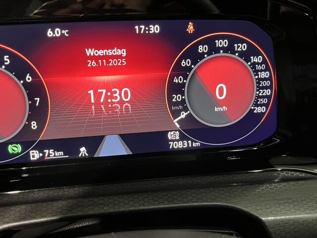 Volkswagen GOLF 2.0 TSI GTI Clubsport / AUTOMAAT/ 300 PK/ PANO/ HARMAN KARDON/ CAMERA/ PARK. SENSOREN/ LEDEREN MEMORY SEATS/ STOEL VERWARM. EN VENTILATIE/ IQ. LIGHT/ HEAD-UP DISPLAY/ NAVI/ CLIMA/ 19" LMV