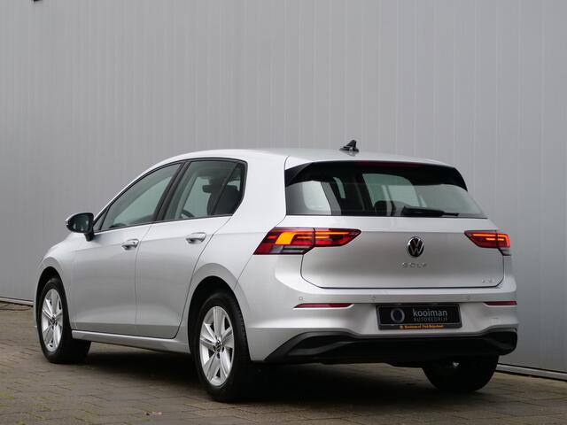 Volkswagen GOLF 1.0 eTSI Life Business 111 Pk Automaat Navigatie / Apple Carplay / DAB / Camera