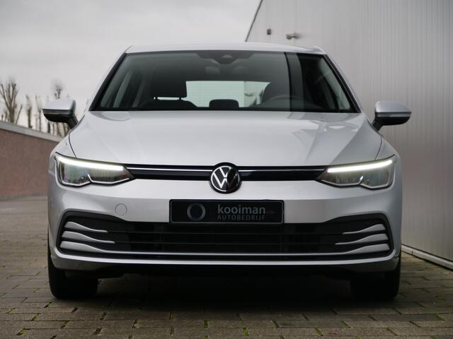 Volkswagen GOLF 1.0 eTSI Life Business 111 Pk Automaat Navigatie / Apple Carplay / DAB / Camera