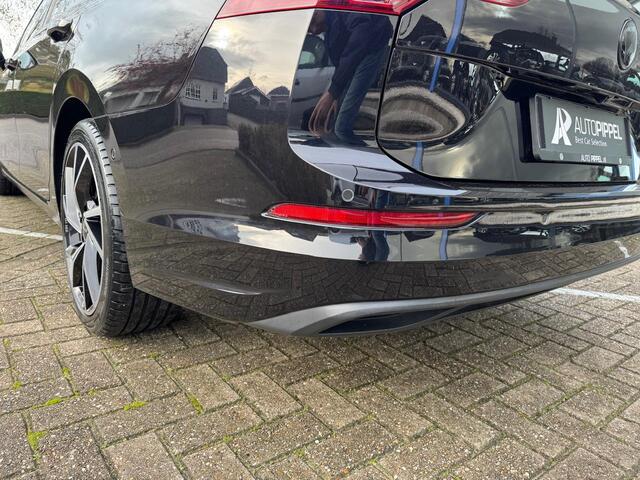 Volkswagen GOLF Variant 1.5 eTSI | DSG | Panodak | El. trekhaak | LMV 18"| ACC | LED | Mooi!