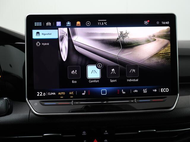 Volkswagen GOLF 8 GTE 1.5 eHybrid 200 kW / 272 PK Hatchback 6-DSG | Panoramadak | Black Style |