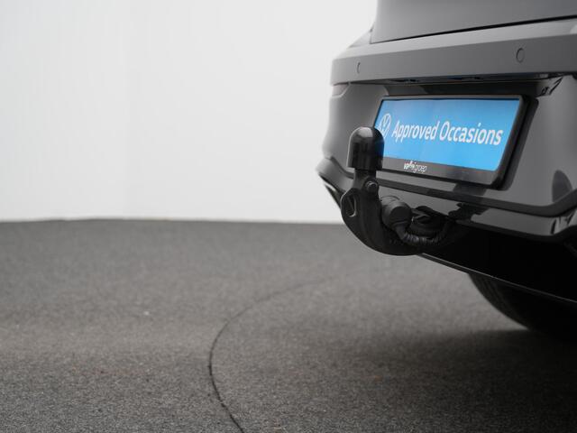 Volkswagen GOLF 1.5 eTSI 150 pk DSG R-Line Business+ | Panoramadak | Trekhaak | IQ Light | Stuur-/stoelverwarming | Achteruitrijcamera