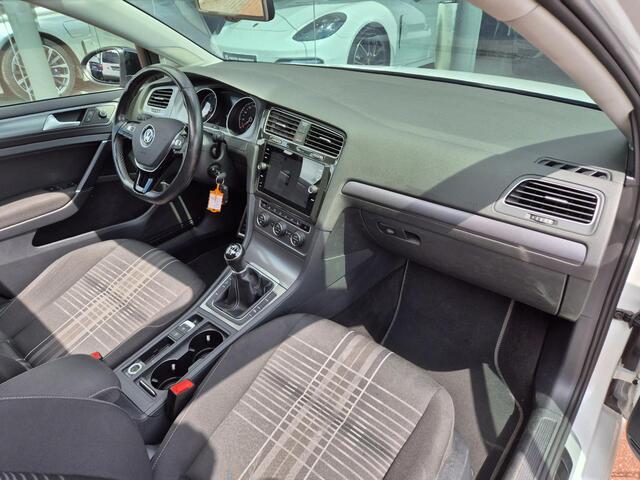 Volkswagen GOLF 1.2 TSI Connected Series | Pano | Cruise | Airco