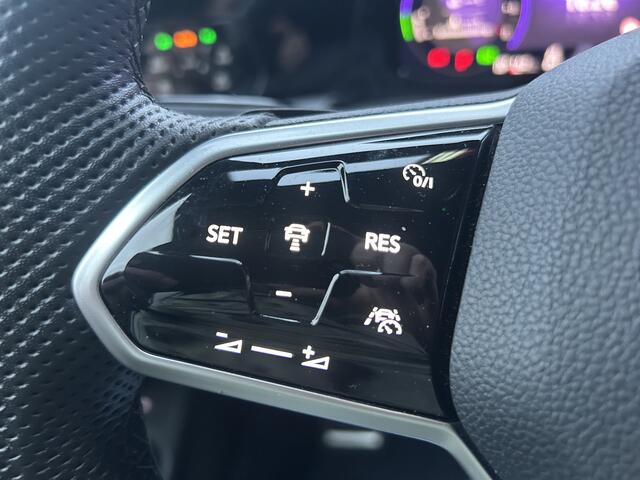 Volkswagen GOLF 1.4 eHybrid GTE 1e EIGENAAR!! // MATRIX LED // STOEL + STUURWIELVERWARMING // NAVI + CARPLAY // SFEERVERLICHTING // ADAPTIV. CRUISE // CAMERA // DODEHOEKDETECTIE