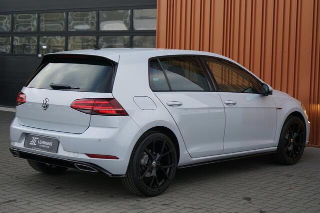 Volkswagen GOLF 1.5 TSI R-line 150PK DSG WHITESILVER ACC LED Trekhaak Sfeerv. Elektr.Spiegels 19"