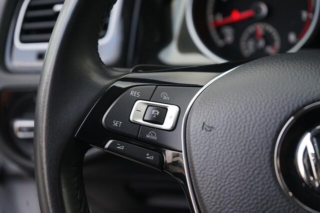 Volkswagen GOLF 1.5 TSI R-line 150PK DSG WHITESILVER ACC LED Trekhaak Sfeerv. Elektr.Spiegels 19"