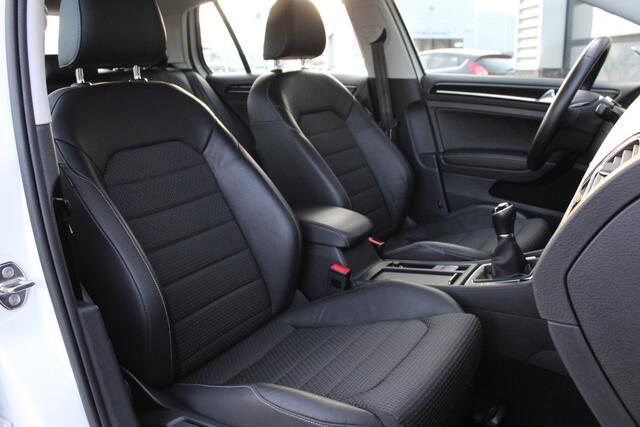 Volkswagen GOLF 1.2 TSI Connected Series / Carplay / Camera / N.A.P.