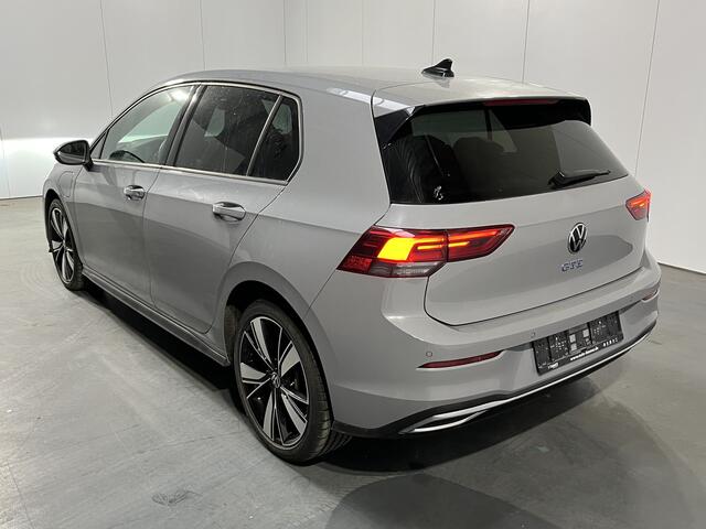 Volkswagen GOLF 1.4 eHybrid GTE / AUTOMAAT/ 245 PK/ PARK. SENSOREN/ LEDEREN MEMORY SEATS/ DODE HOEK/ STOELVERWARM. EN VENTILATIE/ STUURVERWARM./ APP CONNECT/ ADAPT. CRUISE/ TRAVEL ASSIST/ NAVI/ CLIMA/ DAB/ 18" LMV