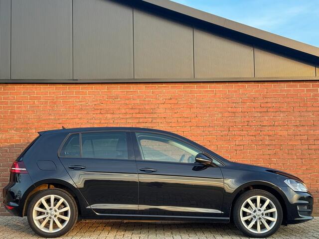Volkswagen GOLF 1.2 TSI | NL-AUTO! | LEDER/STOF! | NAVI!