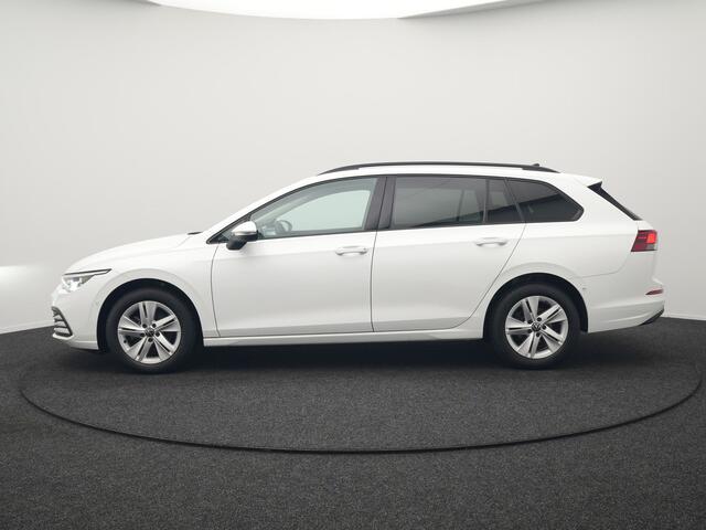 Volkswagen GOLF Variant 1.5 TSI 131pk Dealer O.H. | Adaptive Cruise | Camera | Alcantara Sportstoelen Verwarmd | IQ Light | Stuurverwaming | Sfeerverlichting | Parkassist | Apple Carplay |