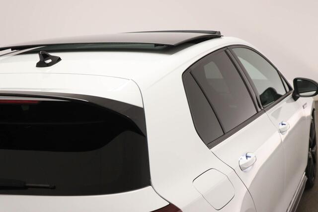 Volkswagen GOLF 2.0 TSI GTI Clubsport | LEDER PACK | IQ LIGHT | PANORAMADAK | STOELKOELING | 19"