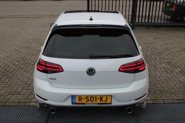 Volkswagen GOLF 2.0 TSI GTI Performance Panoramadak/Adaptive cruise control/Digital dash/Achteruitrijcamera/Climate control/Keyless/Parkeersensoren rondom/Dynaudio/19" velgen/Stoel en spiegelverwarming