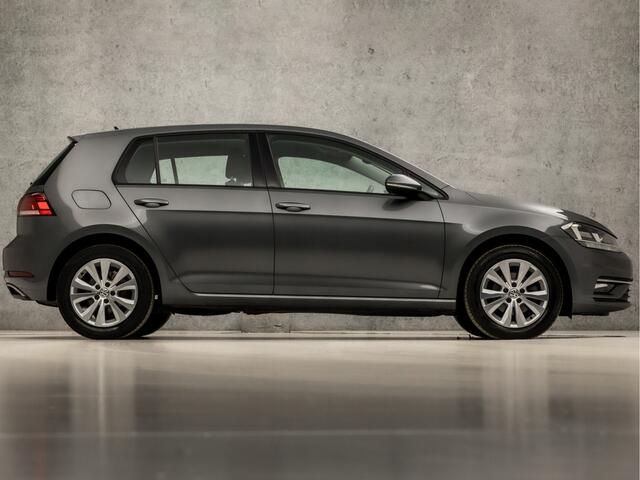 Volkswagen GOLF 1.0 TSI Sportline (APPLE CARPLAY, GROOT NAVI, CLIMATE, ADAPTIVE CRUISE, SPORTSTOELEN, LM VELGEN, PARKEERSENSOREN, NIEUWSTAAT)