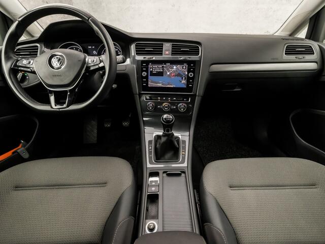 Volkswagen GOLF 1.0 TSI Sportline (APPLE CARPLAY, GROOT NAVI, CLIMATE, ADAPTIVE CRUISE, SPORTSTOELEN, LM VELGEN, PARKEERSENSOREN, NIEUWSTAAT)